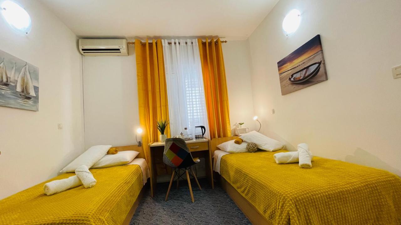 Apartmens And Rooms Madunic V Split Exteriör bild